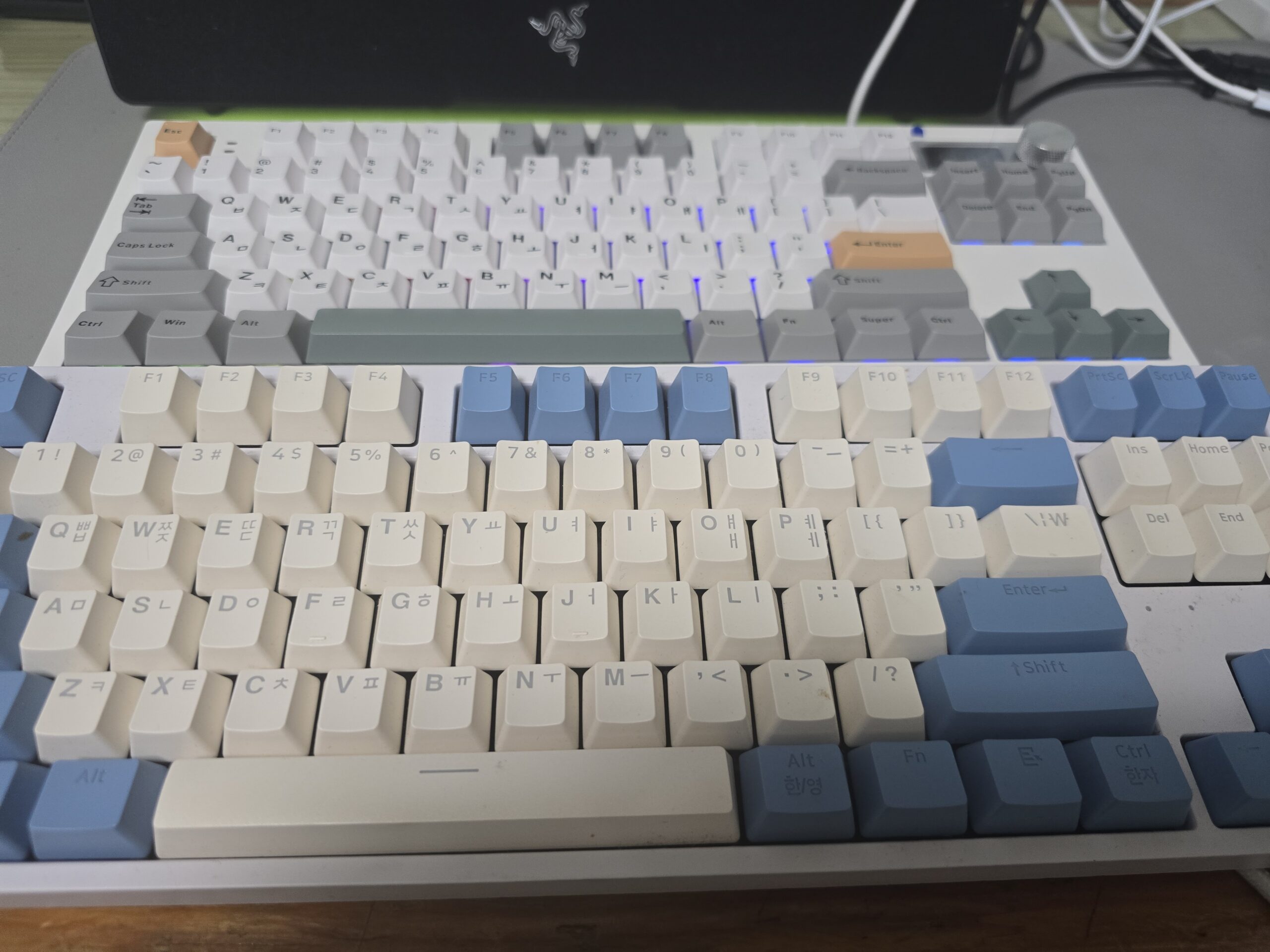 아콘 AK47 PRO 새 키보드와 기존 키보드 비교