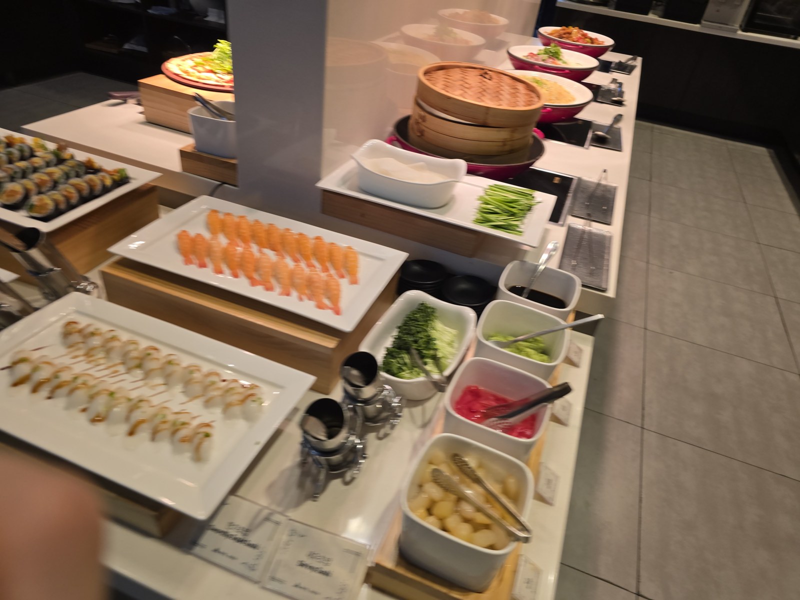 라움 런치뷔페 초밥 김밥 연어초밥 코너