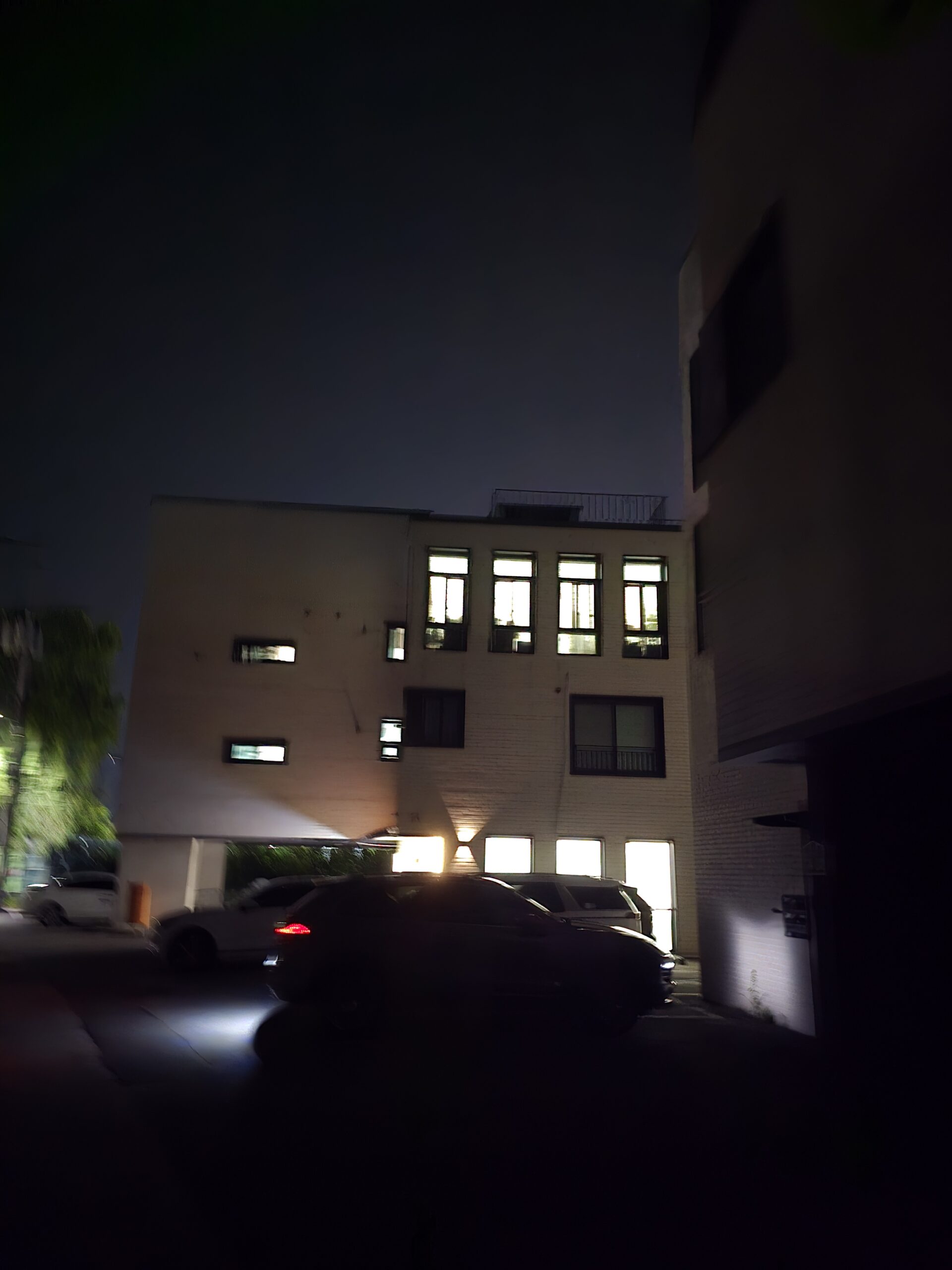 심학산 하산길 밤 골목 풍경